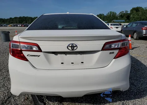 2014 Toyota Camry L z USA, uszkodzony, nr VIN 4T1BF1FK0EU757238